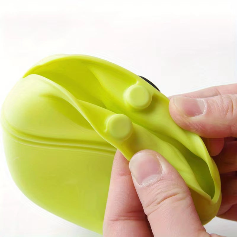 Silicone Dog Treat Bag Pet Portable Dog Training Waist Bag Waterproof Dog Snack Training Bag with Magnetic Clip Pet Outing